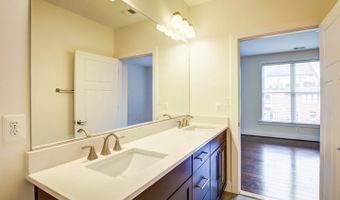 1107 S WALTER REED Dr 302, Arlington, VA 22204