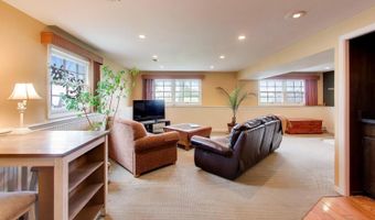 2819 N Kennicott Ave, Arlington Heights, IL 60004