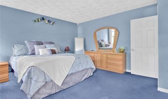 63 Derbyshire Dr, Cranston, RI 02921