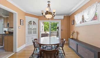 11 Freeman Rd, Albany, NY 12208