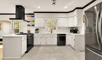 4112 DOWNING St, Annandale, VA 22003