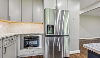 3802 IVANHOE Ln, Alexandria, VA 22310