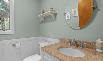 236 Indian Trl, Narragansett, RI 02874