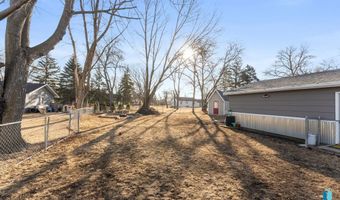 606 N 3rd St, Beresford, SD 57004