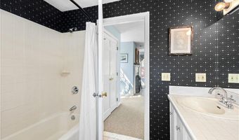 93 MILL St B, Newport, RI 02840