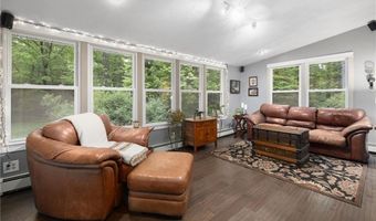 12 Robin Vale Dr, Glocester, RI 02857