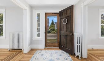 10 Eustis Ave, Newport, RI 02840