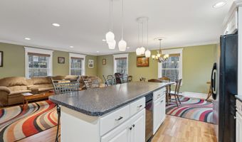 209 Hickory Dr, Auburn, ME 04210