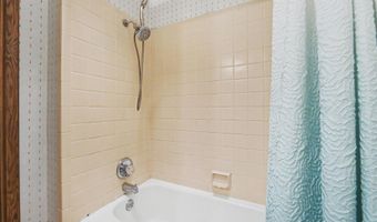 4628 N Farmstead Ct, Bel Aire, KS 67220
