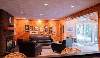 65 Huguenot Dr, East Greenwich, RI 02818