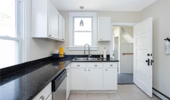 2 Bedlow Ave, Newport, RI 02840