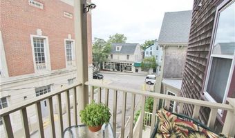 31 Franklin St 2, Newport, RI 02840