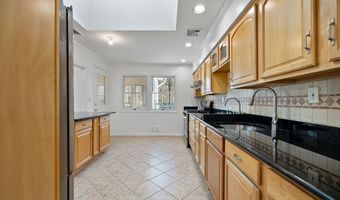 16 Edgebrook Ln, Airmont, NY 10952