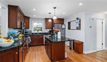 689 Middle Rd, East Greenwich, RI 02818