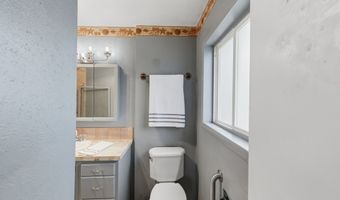 835 12TH St, Bandon, OR 97411