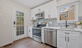 7 Silversmith Dr, Danbury, CT 06811