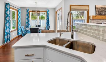 N9168 Cherry Meadow Dr, Appleton, WI 54915