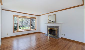 9 Howd Ave, Branford, CT 06405
