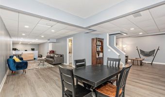 225 Linwood Ln, Aurora, OH 44202