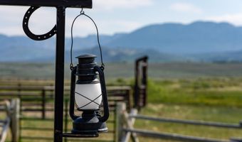 30 VISTA Rd, Cora, WY 82925