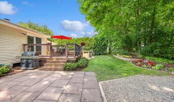 20 Club Ln, Cheshire, CT 06410