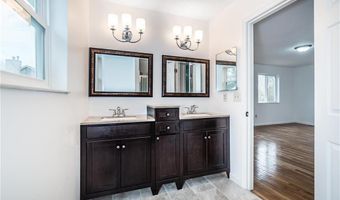 1369 Nykiel Ct, Ballwin, MO 63011