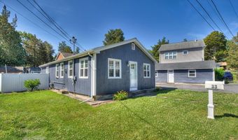 33 Spruce Ln, Bristol, RI 02809