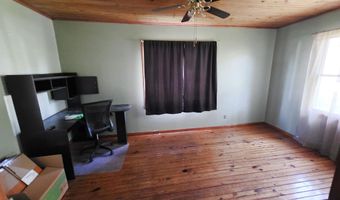 517 S Adams Ave, Aurora, MO 65605