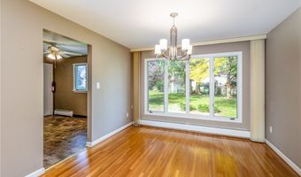 24 Glenbourne Ct, Amherst, NY 14221