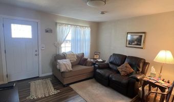 905 S Griffith Ave, Aurora, MO 65605