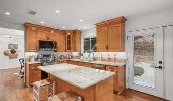 3226 Summit Dr, Escondido, CA 92025