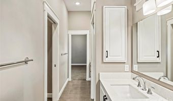 1 Cedar Chine Dr, Asheville, NC 28803