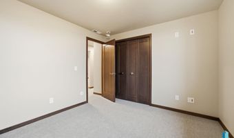 2816 E Hazelnut St, Brandon, SD 57005