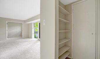 7717 DONNYBROOK Ct 103, Annandale, VA 22003