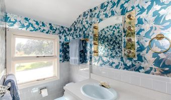 22 Whitewood Dr, Cranston, RI 02920
