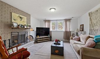 121 Chaparral Dr, Apple Valley, MN 55124
