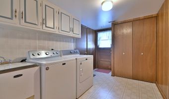 231 N Flora Pkwy, Addison, IL 60101