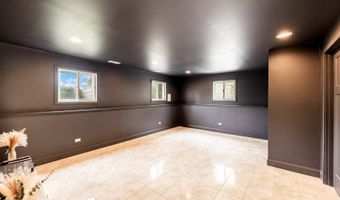 17 W667 Lorraine Ave, Addison, IL 60101