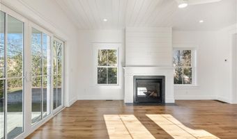 1 Knowlton Ct, Bristol, RI 02809