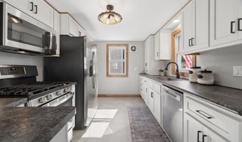 1352 W COMMERCIAL St, Appleton, WI 54914