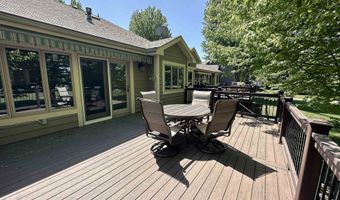 225 Emerald Meadows Dr, Arnolds Park, IA 51331