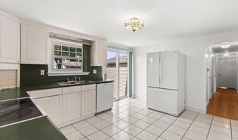 16 Kingsford Ave, East Providence, RI 02915