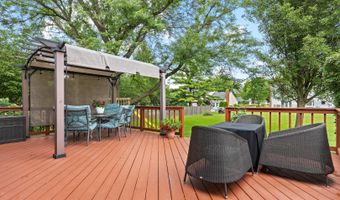 710 Sprucetree Ln, Algonquin, IL 60102