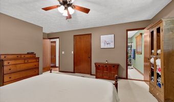 6926 Woodridge Dr, Avon, IN 46123