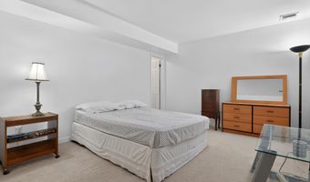 126 W 33RD St, Bayonne, NJ 07002