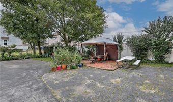 40 Brightridge Ave, East Providence, RI 02914