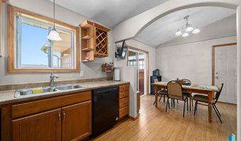 220 S Augusta Ave, Brandon, SD 57005