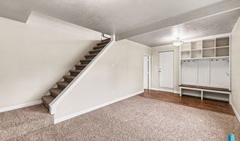 1301 S Splitrock Blvd, Brandon, SD 57005