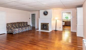 58 Shore Dr, Branford, CT 06405