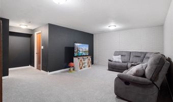 983 10th Ave NW, Altoona, IA 50009